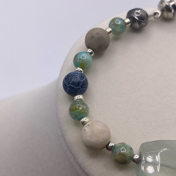 (SOLD) Glass bracelet with dyed agate - Picture 3 of 6